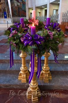 Advent Candles Ideas Church, Advent Wreaths For Church, Catholic Advent Wreath, Advent Church Decorations, Advent Decorations, Christmas Advent Wreath, Church Christmas Decorations, Church Altar Decorations, Christmas Photograph