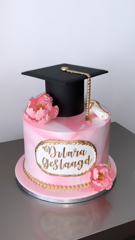 Fancy Graduation Cakes, Convocation Cake Ideas, Blue Graduation Cake Ideas, Pink Graduation Cakes, Happy Graduation Cake, Doctor Graduation Cake, College Graduation Cakes, Graduation Cake Designs, Congratulations Cake