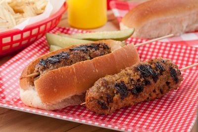 ​​​​﻿Hamburger "Hot Dog" | MrFood.com Hamburger Hotdogs, Meatloaf Burgers, Burger Dogs, Hot Dog Recipes, Picnic Food, Cooking On The Grill, Dog Recipes, Wrap Sandwiches, Burger Recipes