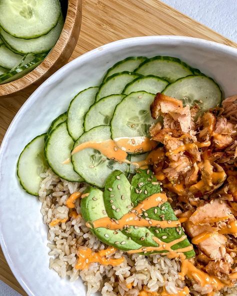 Rice Avocado, Leftover Salmon, Salmon Bowl, Coconut Aminos, Spicy Mayo, Healthy Food Dishes, Healthy Food Motivation, Healthy Lifestyle Food, Clean Food