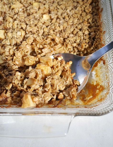 Caramel Apple Oatmeal Bake, Amish Style Apple Cinnamon Baked Oatmeal, Baked Oatmeal Apple Cinnamon, Apple Cinnamon Oatmeal Bake, Apple And Cinnamon Oatmeal, Ww Baked Apple Oatmeal, Apple Pie Baked Oatmeal, Amish Baked Oatmeal, Apple Breakfast Recipes