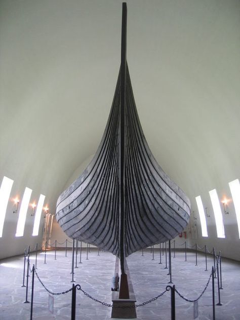 Huge 1,000-yr-old Viking Ship Grave Found in Norway Barco Viking, Viking Longship, Model Boat Plans, Rune Stones, Viking Culture, Archaeological Finds, Viking Ship, Ancient Origins, Stavanger