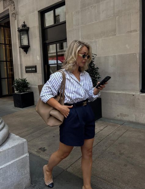 8 Summer Office Outfits That Keep You Looking Chic In The Heat Button Up Shirt Outfit Summer, Striped Button Up Shirt Outfit, Shorts For Work, Cute Office Outfits, Business Casual Dress Code, Breezy Outfit, Summer Office Outfits, Mode Retro, Business Casual Work