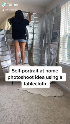 At Home Photoshoot Ideas Backdrops, Photoshoot Backdrop Ideas, Photoshoot Idea At Home, Backdrop Ideas Diy, Latina Photography, Silver Backdrop, Photoshoot Ideas At Home, At Home Photoshoot, Birthday Photoshoot Ideas