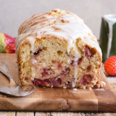 Easy Fresh Strawberry Quick Bread Walnut Coffee Cake, Strawberry Rhubarb Recipes, Rhubarb Bread, Strawberry Bread, Best Pic, No Rise Bread, Rhubarb Recipes, Strawberry Rhubarb, Shortbread Cookies