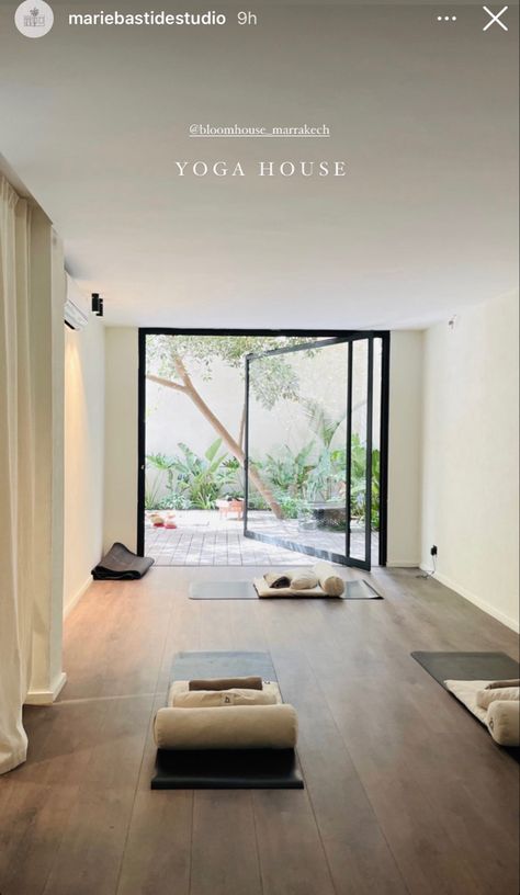 Yoga House Design, Home Yoga Room Aesthetic, Home Yoga Studio Aesthetic, Small Yoga Studio Design Interiors, Private Yoga Room, Tiny Yoga Studio, Small Yoga Studio Design Ideas, Yoga Room Ideas Home Small, Small Yoga Room At Home