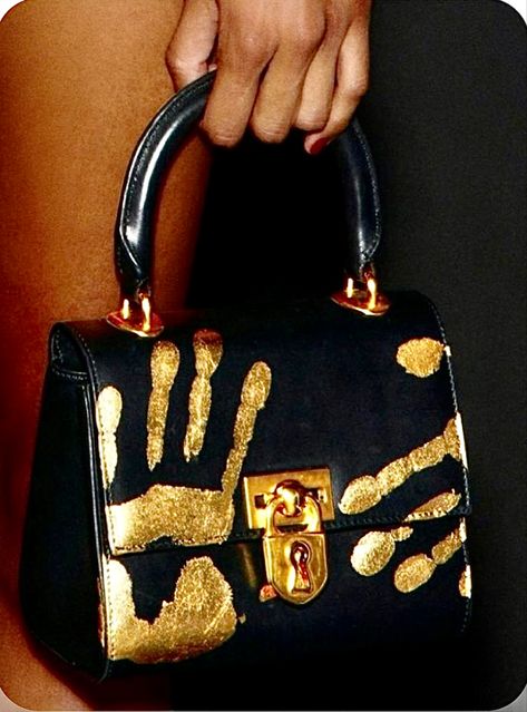 2022 Street Style, Trend Bags, Fancy Purses, Bags 2022, Luxury Bags Collection, Painted Bags, Unique Purses, Fancy Bags, Bags Aesthetic