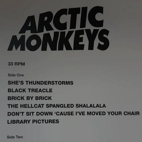 Arctic Monkeys Black And White Aesthetic, Arctic Monkeys Pfp Aesthetic, Arctic Monkeys Pfp, White Pfp Aesthetic, Vintage Music Wallpaper, Monkeys Pictures, Head Banner, Black White Pfp, Arctic Monkeys Aesthetic