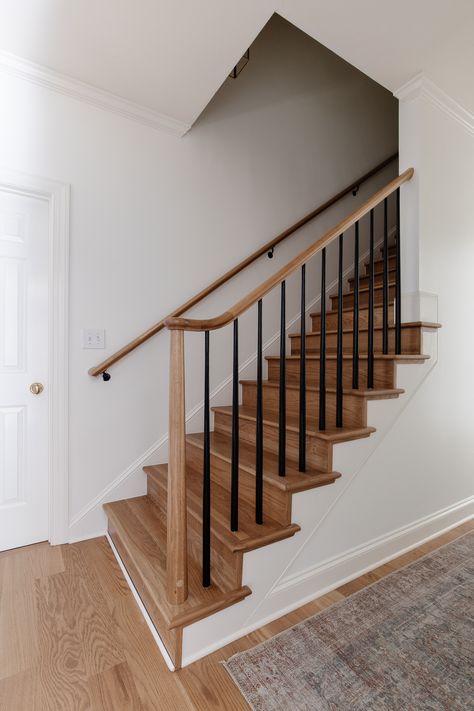 White And Wood Stair Railing, Basement Stair Banister, Stair Ballister Ideas, Black Balusters Stairs, Black Stair Balusters, Bannister Ideas Painted, Baluster Ideas, Stained Stairs, Black Balusters