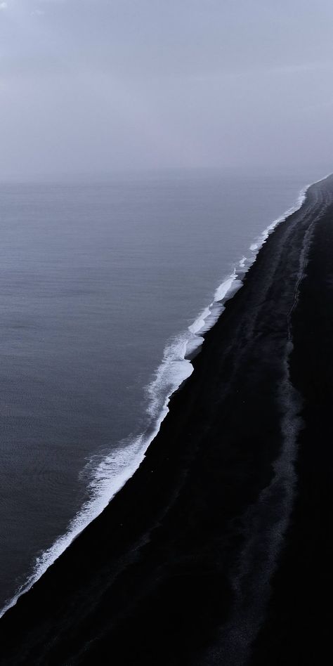 Black Sand Beach Wallpaper, Men Aesthetic Wallpaper, Wallpaper Layar Kunci, Amoled Wallpapers, Dark Landscape, Phone Screen Wallpaper, Simple Phone Wallpapers, Trending Pins, Dark Phone Wallpapers