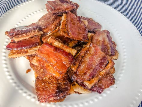 Bacon Saltine Cracker Candy, Bacon Saltine Crackers, Pig Candy Crackers, Ritz Bacon Brown Sugar, Bacon Crackers Brown Sugar, Candied Bacon Crackers, Saltine Cracker Recipes, Bacon Crackers, Bacon Cracker