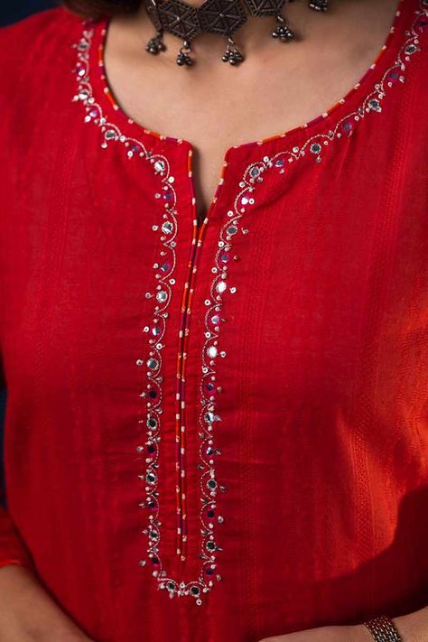 New Hand Work Designs Kurti, New Hand Work Designs, Pathani Salwar, Kurti Ideas, Blaise Zabini, Fashion Course, Pakistani Kurti, Kurti Fashion, Kurtis Design