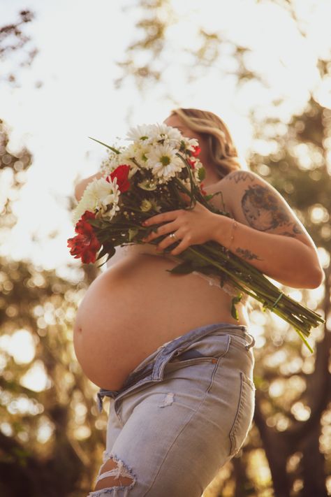 Maternity Photo Shoot Flowers, Floral Maternity Photos, Spring Maternity Shoot, Maternity Pics With Flowers, Maternity Photography Flowers, Maternity Flower Photoshoot, Flower Maternity Shoot, Maternity With Flowers, Maternity With Flowers Photo Ideas