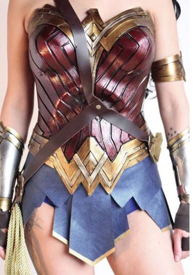 wonder woman details Last Minute Kostüm, Mode Steampunk, Wonder Woman Movie, Wonder Woman Cosplay, Woman Costume, Gal Gadot Wonder Woman, Diy Kostüm, Wonder Woman Costume, Last Minute Costumes