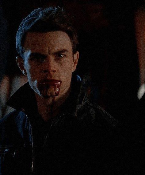 Kol Mikaelson Vampire Face, Klaus Tvd, Originals Season 1, Vampire Face, Nathaniel Buzolic, Kol Mikaelson, Original Vampire, Klaus Mikaelson, Hope Mikaelson