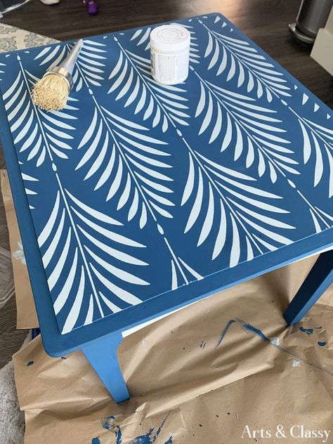 Painted Table Top, Diy Table Makeover, Table Painting, Light Paint Colors, End Table Makeover, Side Table Makeover, Budget Furniture, Classy Furniture, Transformation Project