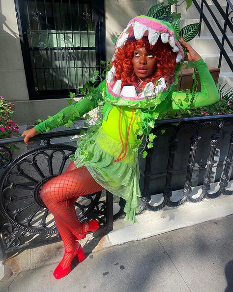 HAPPY NATIONAL AVOCADO DAY!!! I had to do the ultimate final boss and do an ode to Audrey II!! I made the head myself and boy was it a journey to create. Have some guac today if you haven’t already!! Thanks for celebrating with me 💚💚🥑🥑 MUA(eyeliner): @kylebrown.mua 📸: @melly_music . . . #audreyii #littleshopofhorrors #explorepage #avocadoweek #nationalavocadoday Audrey Two Puppet, Audrey Ii Costume, Zoom Costume Ideas, Audrey 2 Costume, Audrey 2, Audrey Ii, Matching Halloween Costumes, Final Boss, Costume Inspo