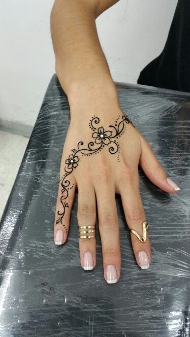 Tattoo Diamond, Mendhi Tattoo, Henne Tattoo, Cute Henna Tattoos, Henna Style Tattoos, Diamond Tattoo, Small Henna, Henna Inspired Tattoos, Cute Henna