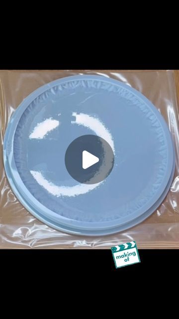 Round Resin Tray Ideas, Resin Trays, Resin Pigment, Round Moulding, Resin Ideas, Resin Artwork, Diy Resin Crafts, Diy Resin, Resin Diy