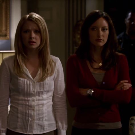 Elle Greenaway And Jj, Elle Greenaway Outfits, Lola Glaudini, Elle Greenaway, 2000s Tv Shows, Jennifer Jareau, Crimal Minds, Matthew Gray, Spencer Reid