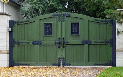 This is a custom fabricated Aluminum driveway gate with forged iron hardware and fittings. The fully automated aluminum is both lightweight and will not rot. The combination of careful selection of aluminum shapes and paint with glaze emulates a wood fit and finish so successfully, most people believe it to be a wooden gate. Patio Gates, Aluminum Driveway Gates, Amazing Gates, Wooden Gates Driveway, Ranch Gates, Modern Gate, Fence Doors, Farm Gate, Wood Gate