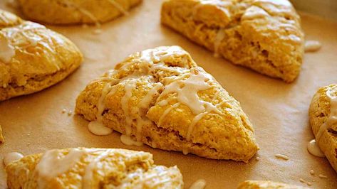 Pumpkin Scones with Chai Glaze - Entertaining with Beth Buttermilk Scone Recipe, Orange Scones Recipe, Healthy Scones, Pumpkin Scones Recipe, Buttermilk Scones, Orange Scones, Pumpkin Scones, Lavender Orange, Scones Recipe