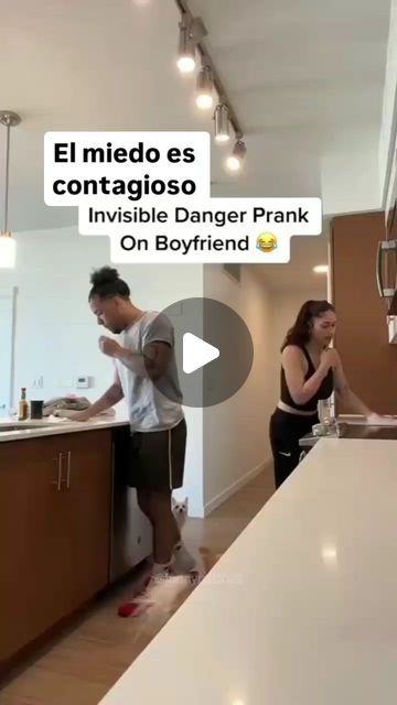 Funny Pranks To Pull On People, Invisible Danger Prank, Scare Pranks Videos Funny, Invisible Prank, Revenge Pranks, Funny April Fools Pranks, Pranks To Pull, Funniest Pranks, Sweet Videos