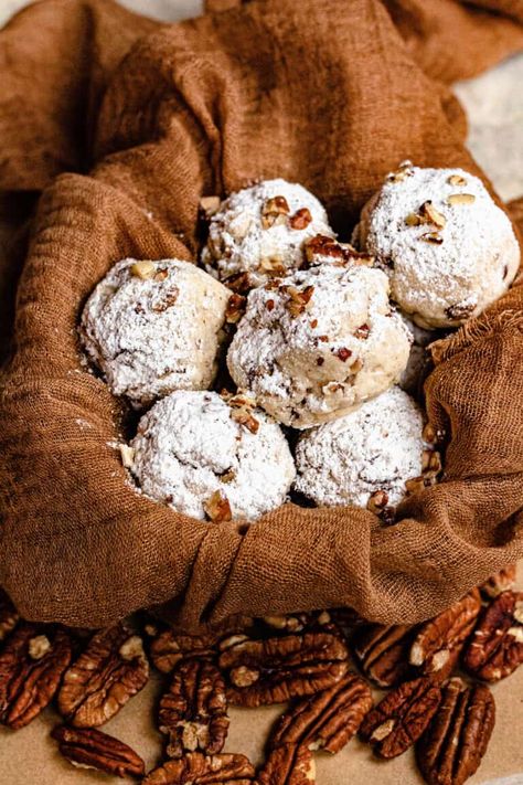 Pecan Butterballs, Sandies Recipe, Italian Christmas Cookie Recipes, Pecan Snowballs, Pecan Snowball Cookies, Snowball Cookie Recipe, Pecan Sandies, Italian Christmas Cookies, Mexican Wedding Cookies