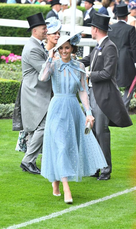 Ducesa Kate, Kate Middleton Stil, Herzogin Von Cambridge, Royal Family Portrait, Looks Kate Middleton, Summertime Dresses, Kate Middleton Outfits, Kate Dress, Royal Clothing