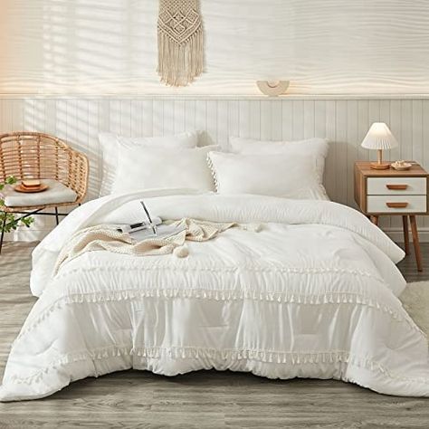 White Tassel Bedding, Boho White Comforter, White Comforter With Colorful Pillows, White Bed Set Ideas, White Comforter Bedroom Ideas, White Boho Bedding, Fluffy White Bedding, Off White Comforter, Girls Twin Bedding