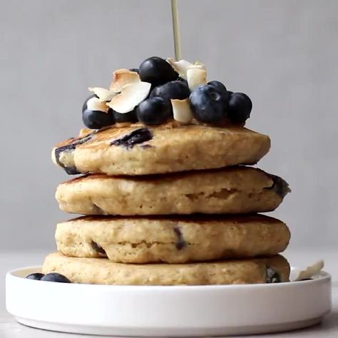 These protein pancakes are extra thick and fluffy and cook in 5 minutes. They pack in over 40 grams of protein. Fluffy Protein Pancakes, 40 Grams Of Protein, 40g Protein, Protein Powder Pancakes, High Protein Pancakes, Pea Protein Powder, Casein Protein, Chocolate Pancakes, High Protein Low Calorie