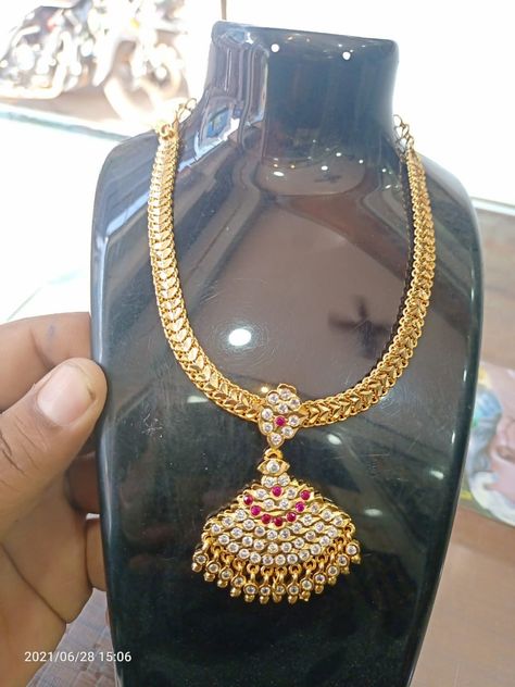 Gold Pictures, Gold Earrings For Kids, Gold Jewels Design, Antique Necklaces Design, Antique Necklaces, Choker Designs, Traditional Indian Jewellery, Gold Jewelry Simple Necklace, Gold Necklace Simple