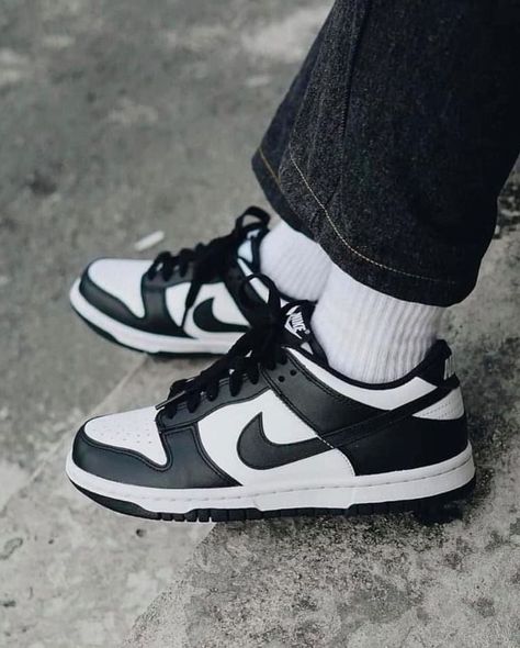 Sb Dunk Low Outfit, Nike Dunk Low Outfit Men, White Nike Shoes, Nike Shoes Girls, Kicks Shoes, Mens Shoes Casual Sneakers, Retro Shoes, Nike Sb Dunks, Nike Dunk Low