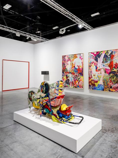 Art Gallery Installation, Art Basel Aesthetic, New York Art Gallery, Modern Art Gallery Aesthetic, Art Exhibition Design, Modern Art Exhibition, Art Gallery Aesthetic, Art Informel, Modern Art Museum