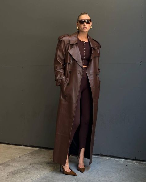 Mode Kylie Jenner, Brown Leather Coat, Long Leather Coat, Leder Outfits, Leather Jacket Outfits, Gisele Bundchen, Brown Outfit, Stil Inspiration, Candice Swanepoel