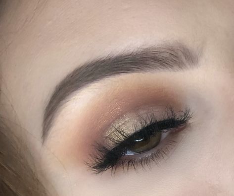 Soft golden brown eyeshadow perfect for blue, green, hazel and of course, brown eyes. Using the ABH soft glam eyeshadow palette and Lilly lashes in the style Miami. Abh Soft Glam Looks, Soft Glam Looks, Abh Soft Glam, Soft Glam Eyeshadow, Glam Eyeshadow, Lilly Lashes, Golden Eyes, Brown Eyeshadow, Soft Glam