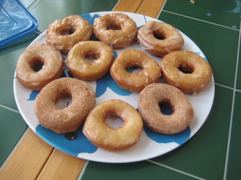 Applesauce Doughnuts Gluten Free Doughnuts, Doughnut Recipes, Doughnut Recipe Easy, Bread Ideas, Doughnut Shop, Applesauce Cake, Yeast Breads, Donuts Recipe, Doughnut Cake