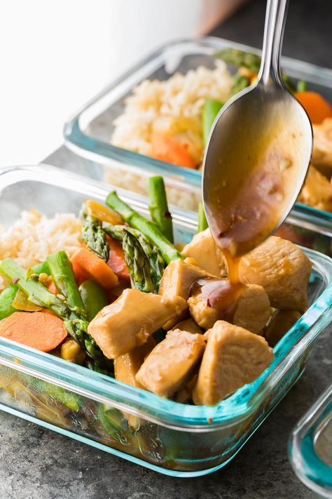 Maple ginger chicken meal prep lunch bowls are made ahead on the weekend so you have four delicious lunches waiting for you! Stir Fry Meal Prep, Easy Meal Prep Lunches, Lunch Bowls, Meal Prep Lunch, Chicken Lunch, Bowl Ideas, Prep Breakfast, Prep Lunch, Best Meal Prep