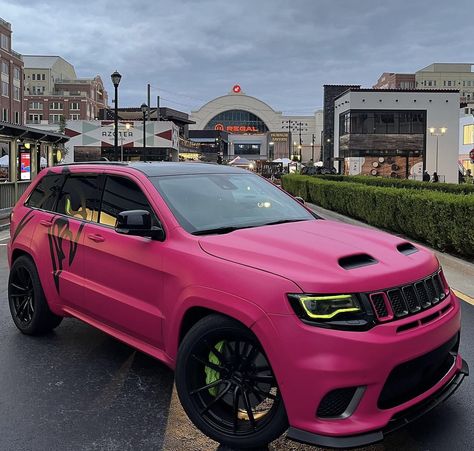 Pink Trackhawk, Pink And Black Dodge Charger, Pink Hellcat Srt, Jeep Trackhawk Wrapped, Black And Pink Dodge Challenger, Black Jeep Trackhawk, Srt Jeep, New Car Accessories, Dream Cars Mercedes