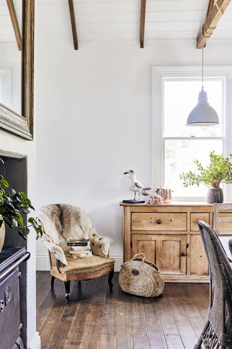 The Black Swan 1830s Cottage St Helens Tasmania Beams Ceiling, Cozy Armchair, Country Style Magazine, Exposed Beams Ceiling, Cottage Cozy, Coastal Country, The Black Swan, English Cottage Style, Country Interior