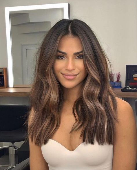 Rambut Brunette, Chocolate Brown Hair Color, Brown Hair Looks, Brown Hair Inspo, Brunette Hair With Highlights, Vlasové Trendy, Spring Hair Color, Brunette Balayage Hair, Brown Hair Balayage