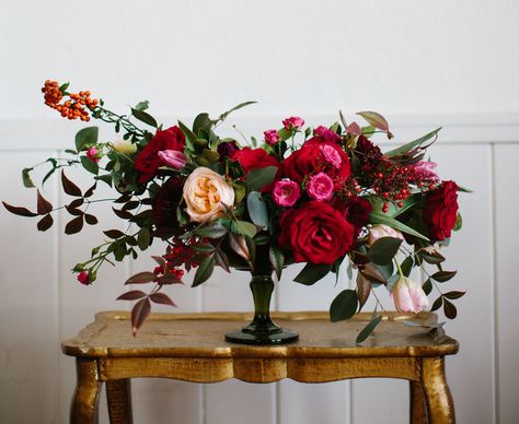 La Masía Les Casotes | Decoración Floral #boda #bodas #decoración #inspiracion Red Wedding Flowers, Wedding Table Flowers, Garden Types, Valentines Flowers, Flower Centerpieces Wedding, Trendy Flowers, Garden Parties, Deco Floral, Wedding Arrangements