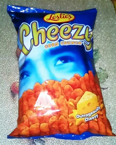 leslie's cheezy corn crunch <3 Filipino Snacks, Filipino Desserts, Grocery Foods, Old Advertisements, Salty Snacks, Cheese Flavor, Cheez It, Snack Chips, Filipino Recipes