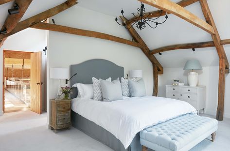 Barn Conversion | Barn Conversion Interior Designer | Katharine Pooley Barn Conversion Bedroom, Rustic Country Bedrooms, Interior Design Challenge, Barn Conversion Interiors, Katharine Pooley, Barn Bedrooms, Country Cottage Homes, Barn Interior, Country House Interior