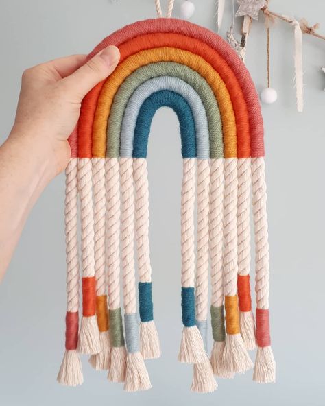 Rainbow Macrame Wall Hangings, Rainbow Diy, Makramee Diy, Fiber Wall Art, Rainbow Macrame, Rainbow Wall Hanging, Pink Pumpkins, Macrame Patterns Tutorials, Rainbow Wall