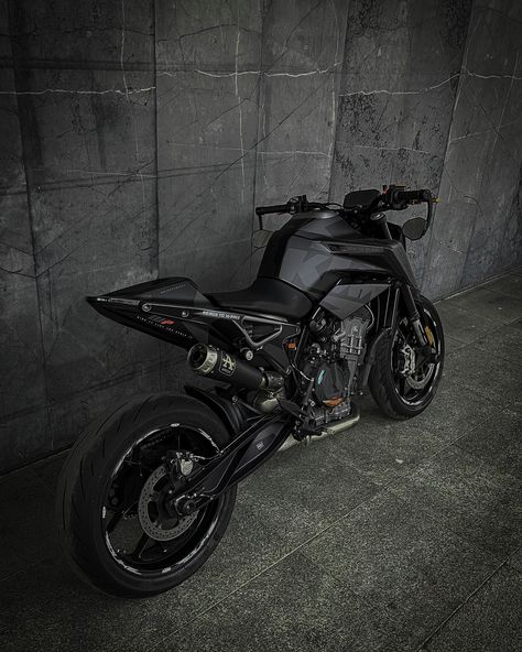 Ktm Black, Black Ktm, Duke 790, Duke Motorcycle, Ktm Super Duke, Adventure Bike Motorcycles, Naked Bikes, Honda Cb650r, Duke Bike