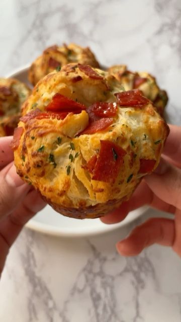 Sheila Williams on Instagram: "pizza muffins 🍕 pull-apart style with garlic butter, cheese & mini pepperonis! The perfect appetizer for the holidays or just a fun snack to make for your kiddos! Mine LOVED👏🏼 Let me know if you want a tutorial! •dice biscuit dough into small pieces •bring to a bowl with 1/4 cup mini pepperonis or just cut large pepperonis in small pieces •add 3tbsp melted butter with 1tsp garlic herb seasoning •add 1/2 cup shredded mozzarella •gently mix it all together •form into balls and place in cupcake pan •bake at 375 for 15 minutes #snackideas #appetizers #appetizerideas #thefeedfeed #holidayrecipes #pizzabites #pizzamuffins #easyrecipes" Snack To Make, Pizza Muffins, Biscuit Dough, Pizza Bites, Snacks To Make, Herb Seasoning, Butter Cheese, Cupcake Pan, Garlic Herb