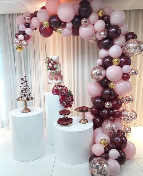 Rose Gold Balloon Garland, Gold Balloon Garland, Deco Ballon, Moms 50th Birthday, Sweet 17, Gold Confetti Balloons, Rose Gold Balloons, Diy Roses, Quinceanera Party