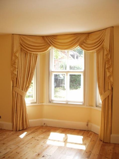 Bay window swags and tails Bedroom Classic Luxury, Window Swags, Windows Blinds, Temple Room, Victorian Curtains, Swags And Tails, Apartment Color Schemes, Bay Window Curtains, Classic Curtains