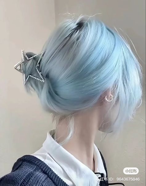 Blue And White Hair Aesthetic, White Hair Blue Tips, Blue Short Hair Aesthetic, Blue Hair Blonde Roots, Light Blue Dyed Hair, Light Blue Hair Aesthetic, Platinum Blue Hair, Grey Blue Hair Color, Silver And Blue Hair